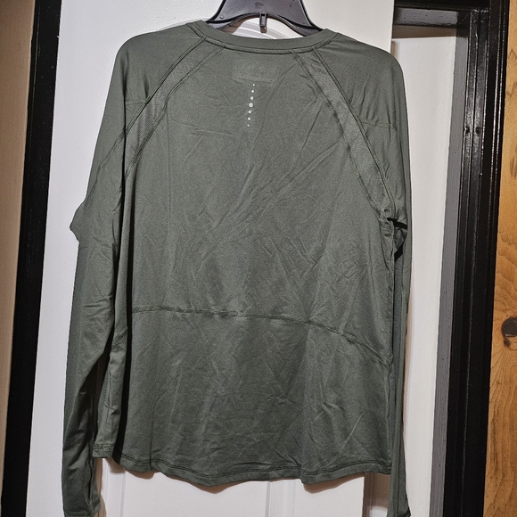 Fila Sports Women's Long Sleeve Tee with Moisture Wicking fabric - Picture 5 of 7